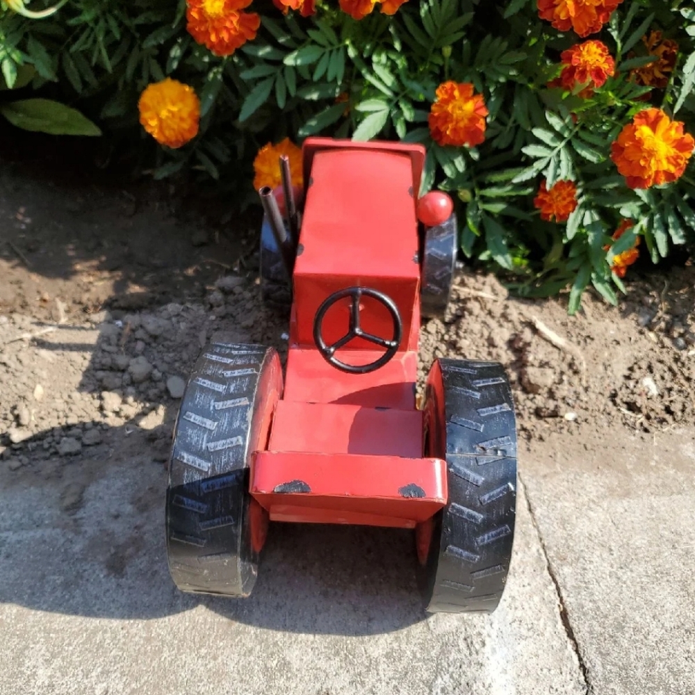 Rustic Metal Red Tractor Decor - Picture 4 of 5